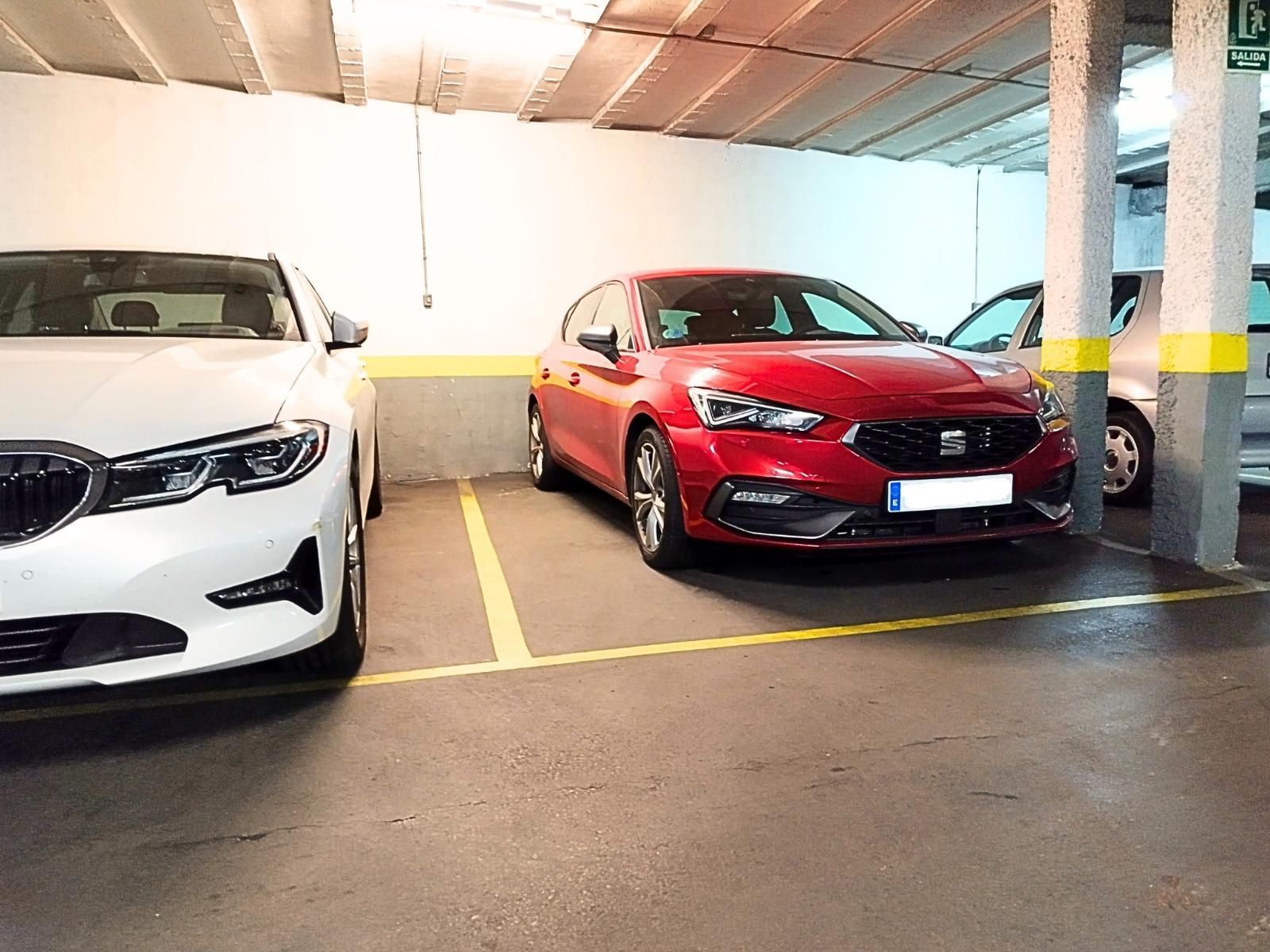 Parking space in Calle de Alonso Castrillo, 19, Tetuán, Madrid — photo 2