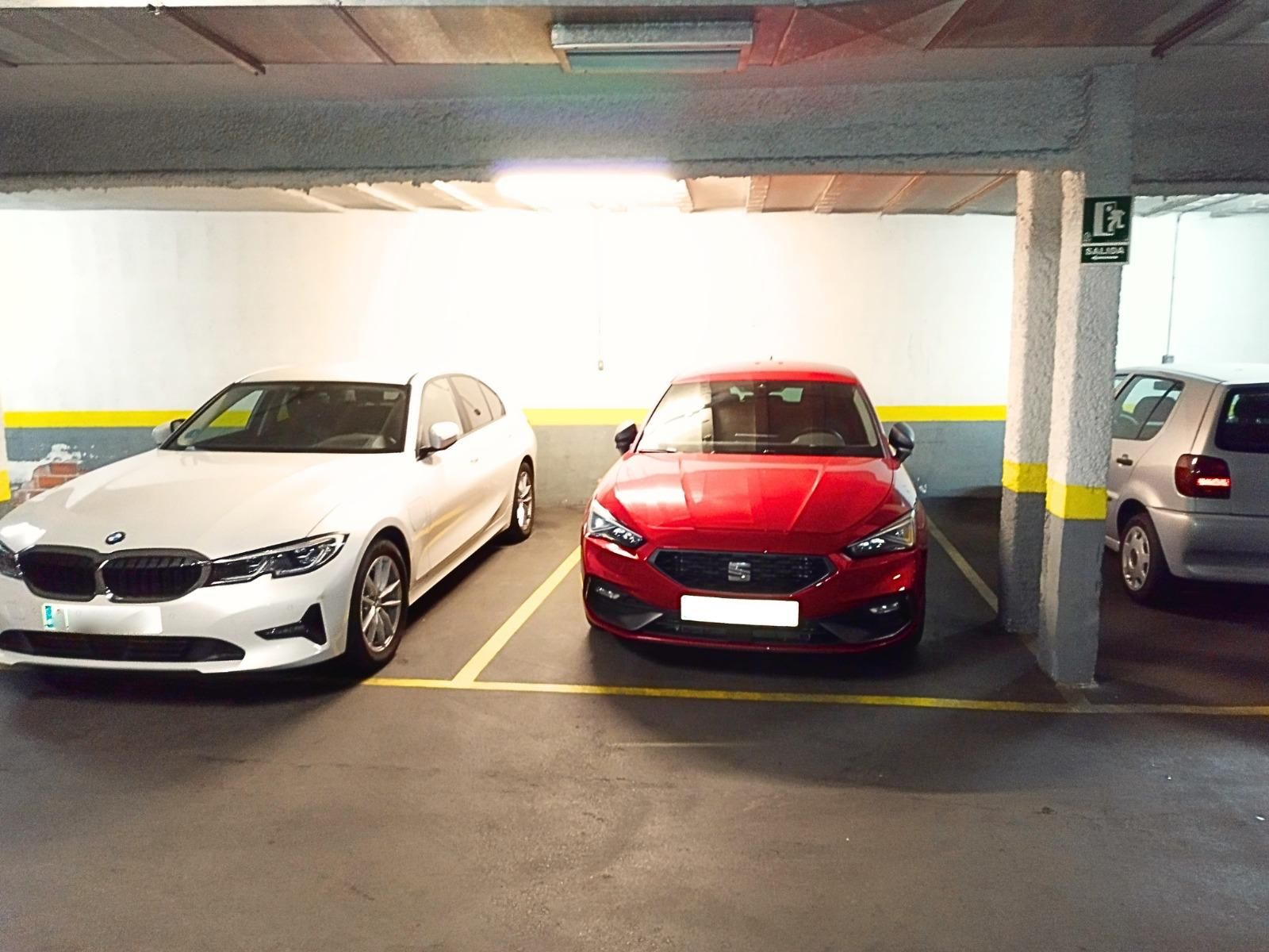 Parking space in Calle de Alonso Castrillo, 19, Tetuán, Madrid — photo 1