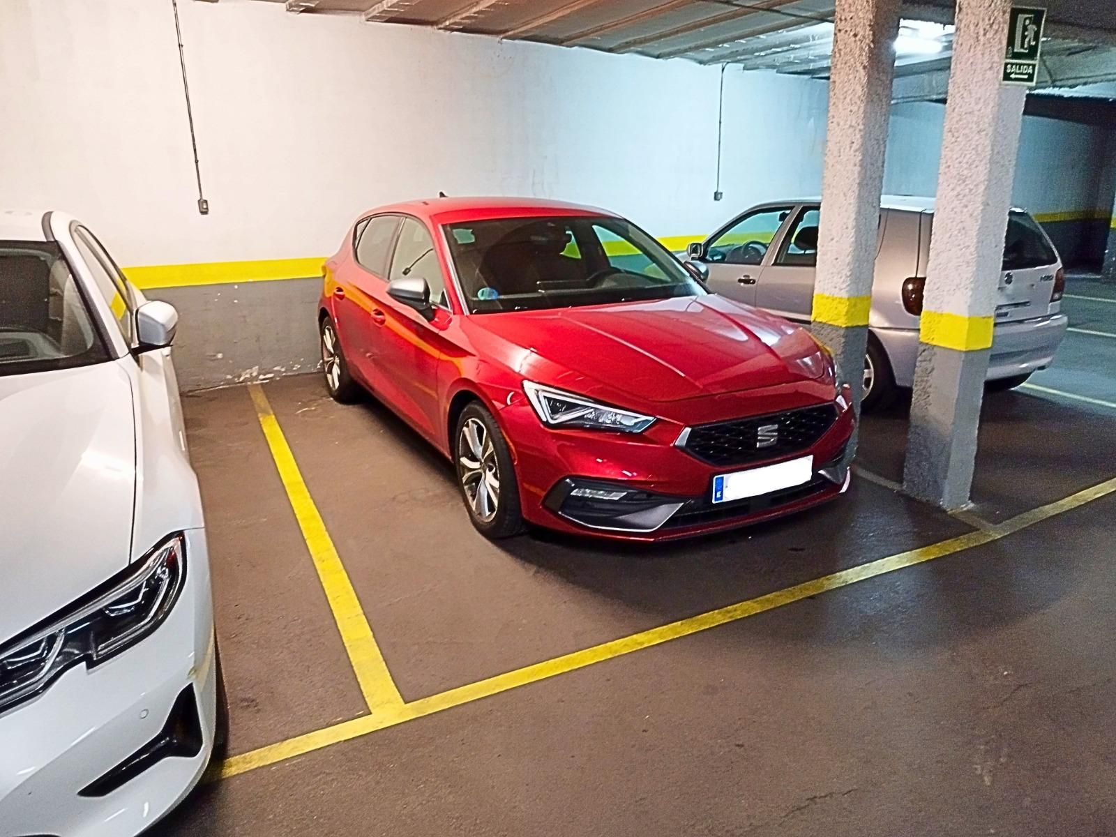 Parking space in Calle de Alonso Castrillo, 19, Tetuán, Madrid — photo 3