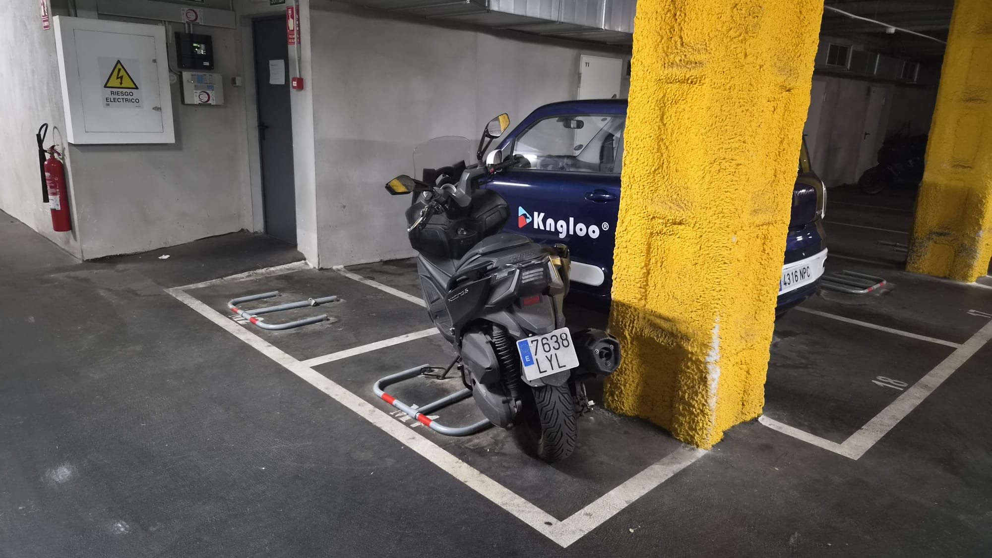 Parking space in Carrer de Biscaia, 383, Sant Andreu, Barcelona — photo 1