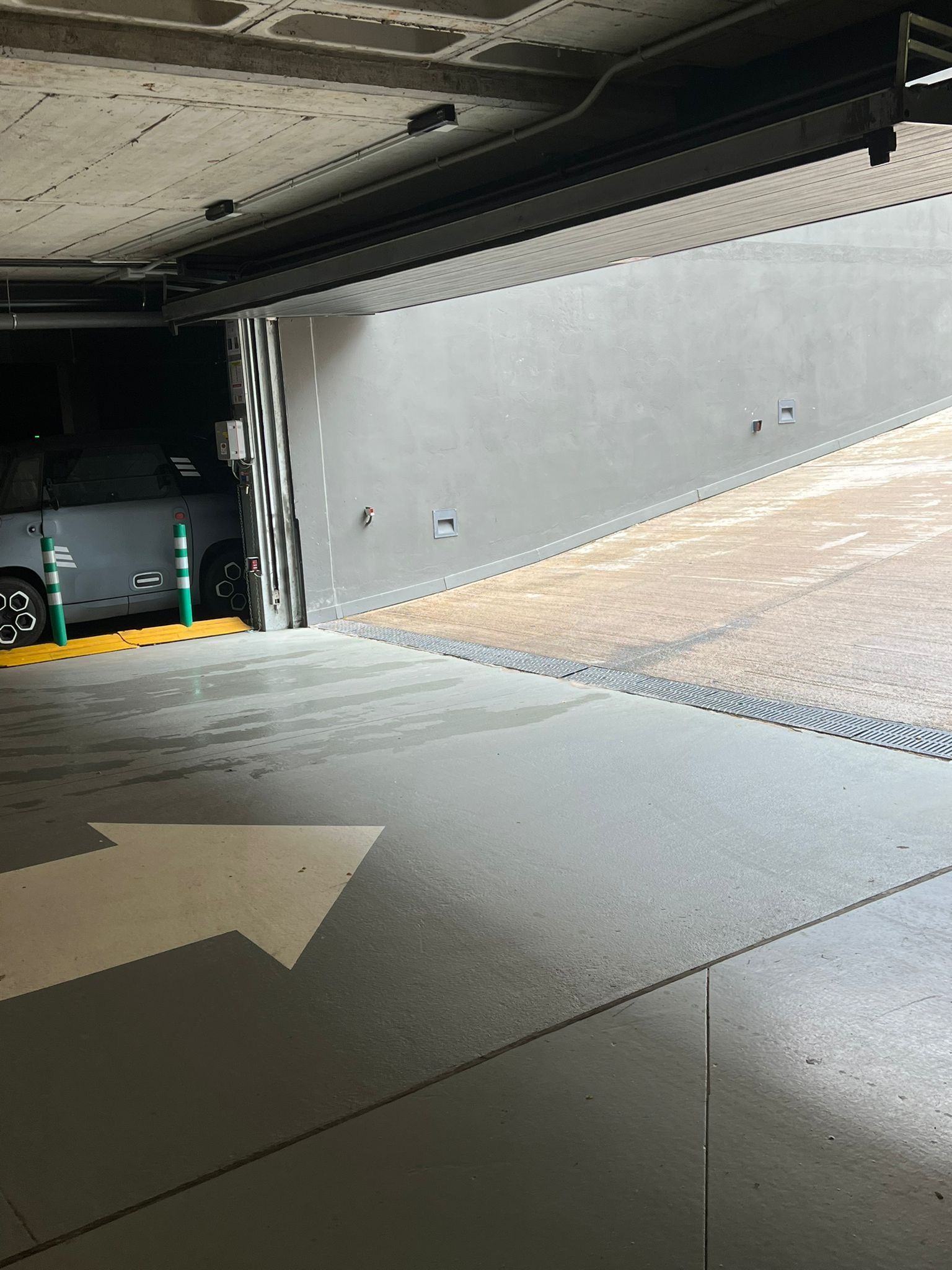 Parking space in Calle de la Cruz del Sur, 4, Retiro, Madrid — photo 4