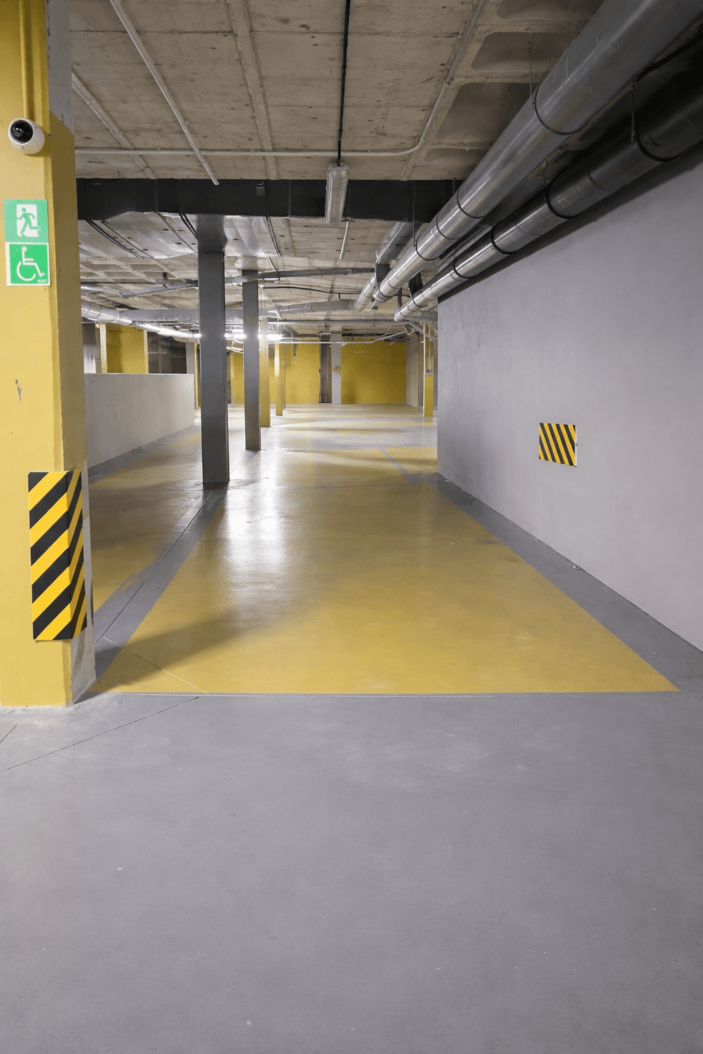 Parking space in Calle de la Cruz del Sur, 4, Retiro, Madrid — photo 1