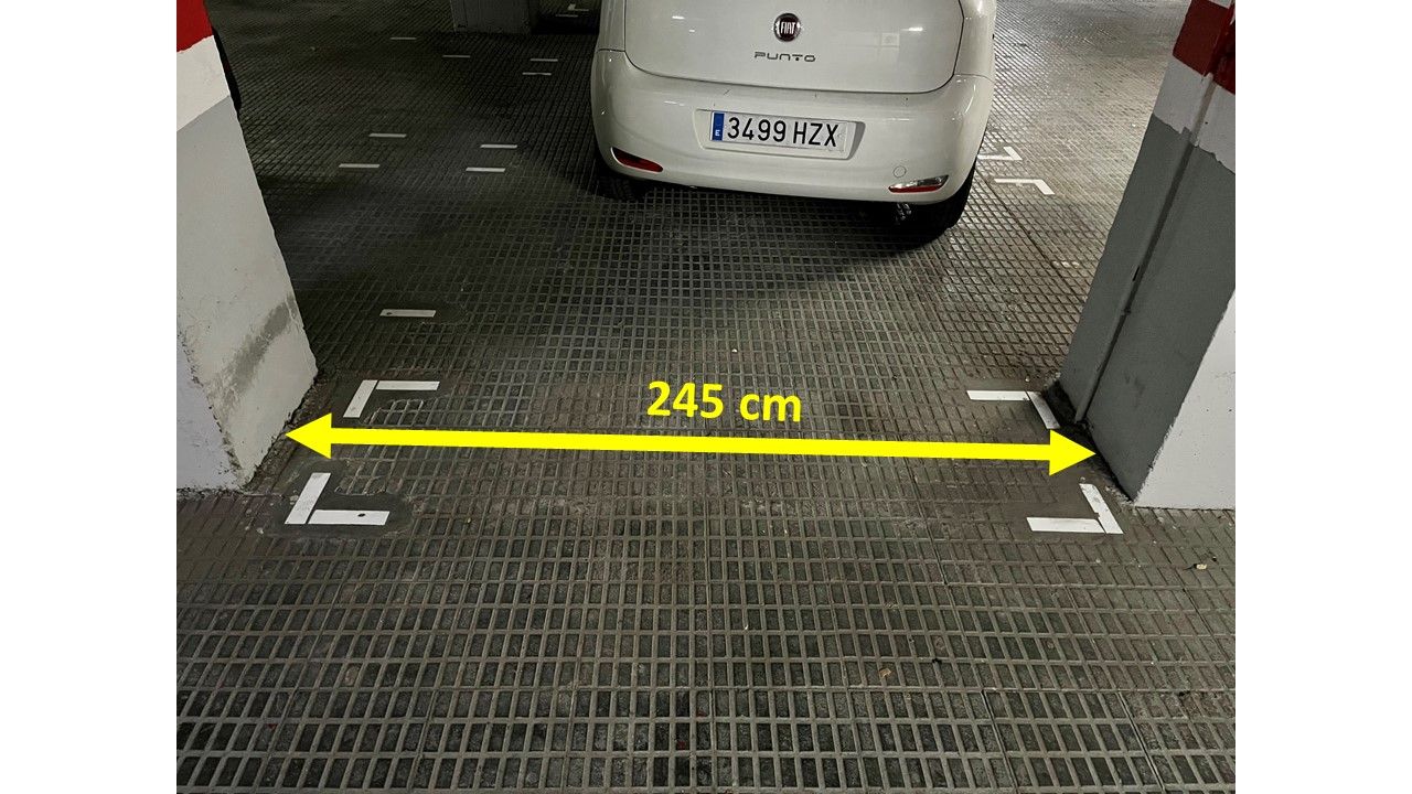 Parking space in Avinguda de Roma, 101, Eixample, Barcelona — photo 2