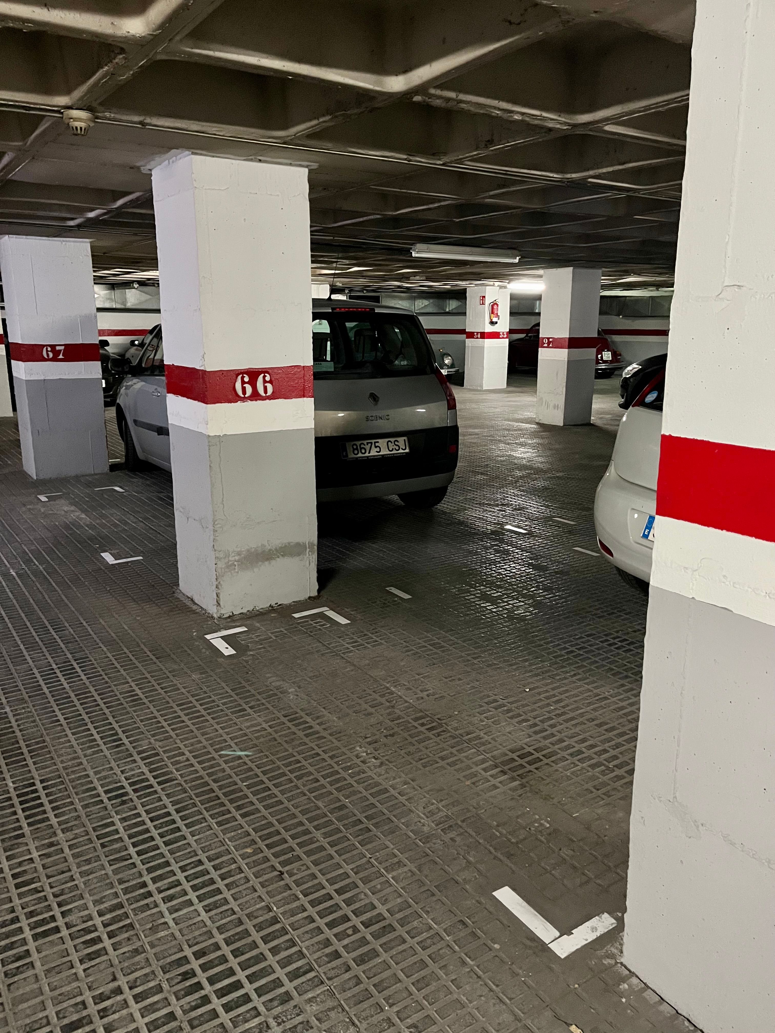 Parking space in Avinguda de Roma, 101, Eixample, Barcelona — photo 3