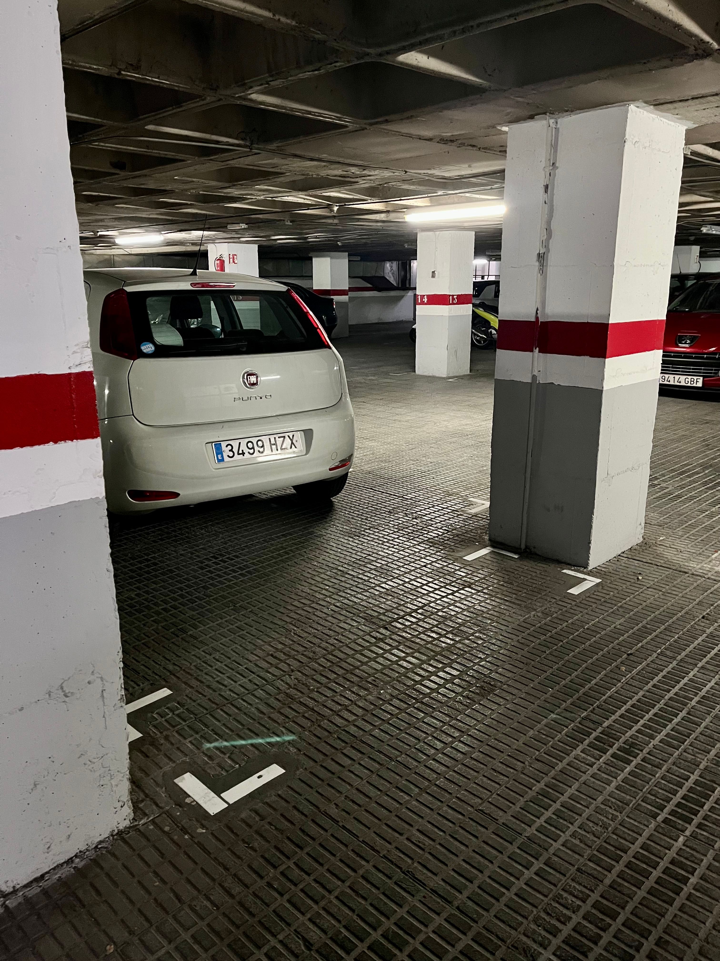 Parking space in Avinguda de Roma, 101, Eixample, Barcelona — photo 4