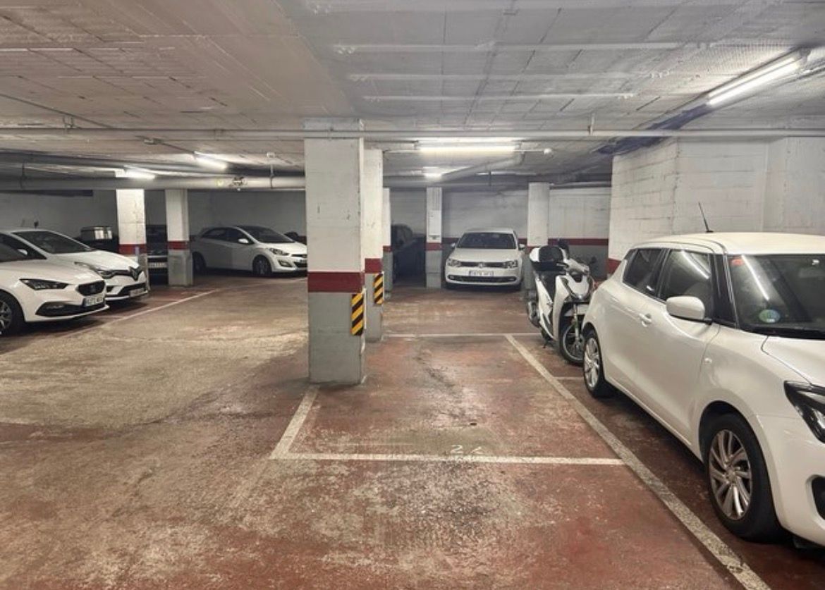 Parking space in Rambla de Badal, 48, Sants-Montjuïc, Barcelona — photo 3