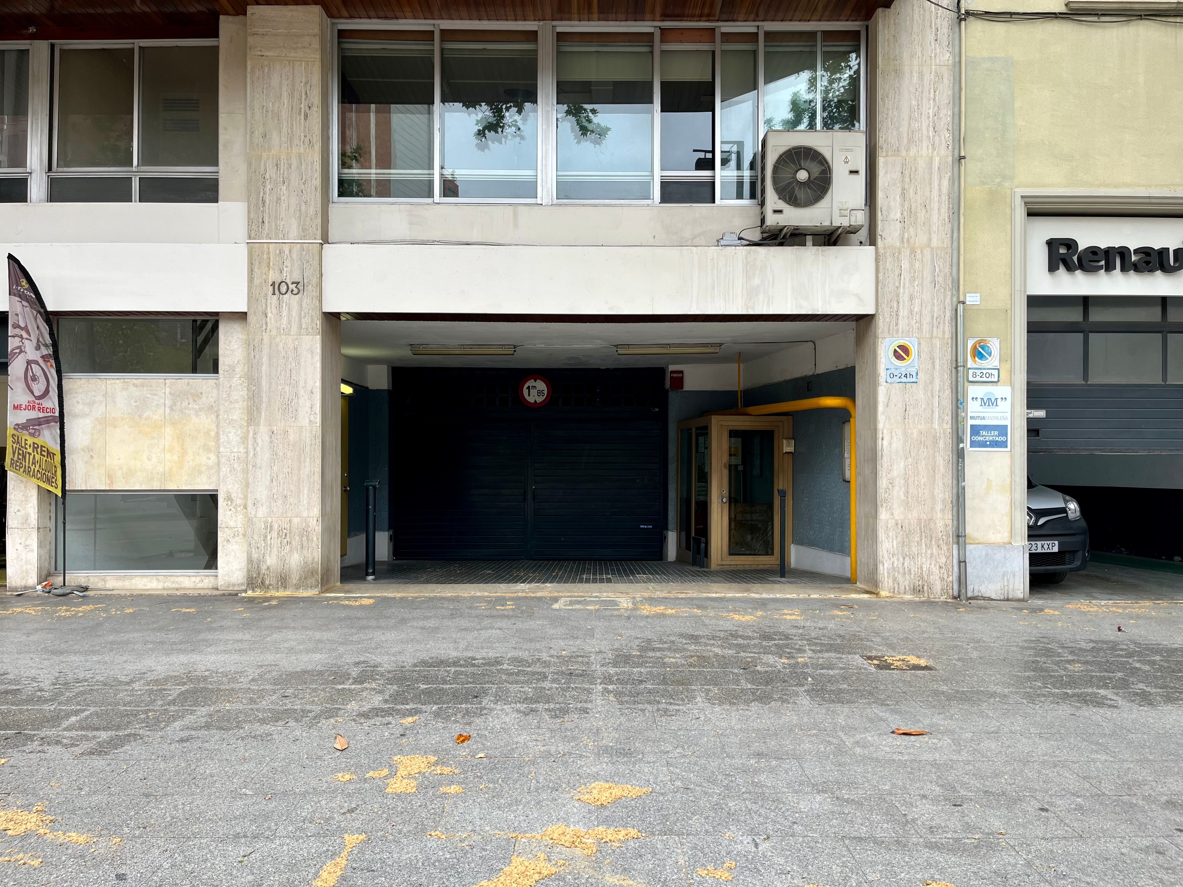 Parking space in Avinguda de Roma, 101, Eixample, Barcelona — photo 9