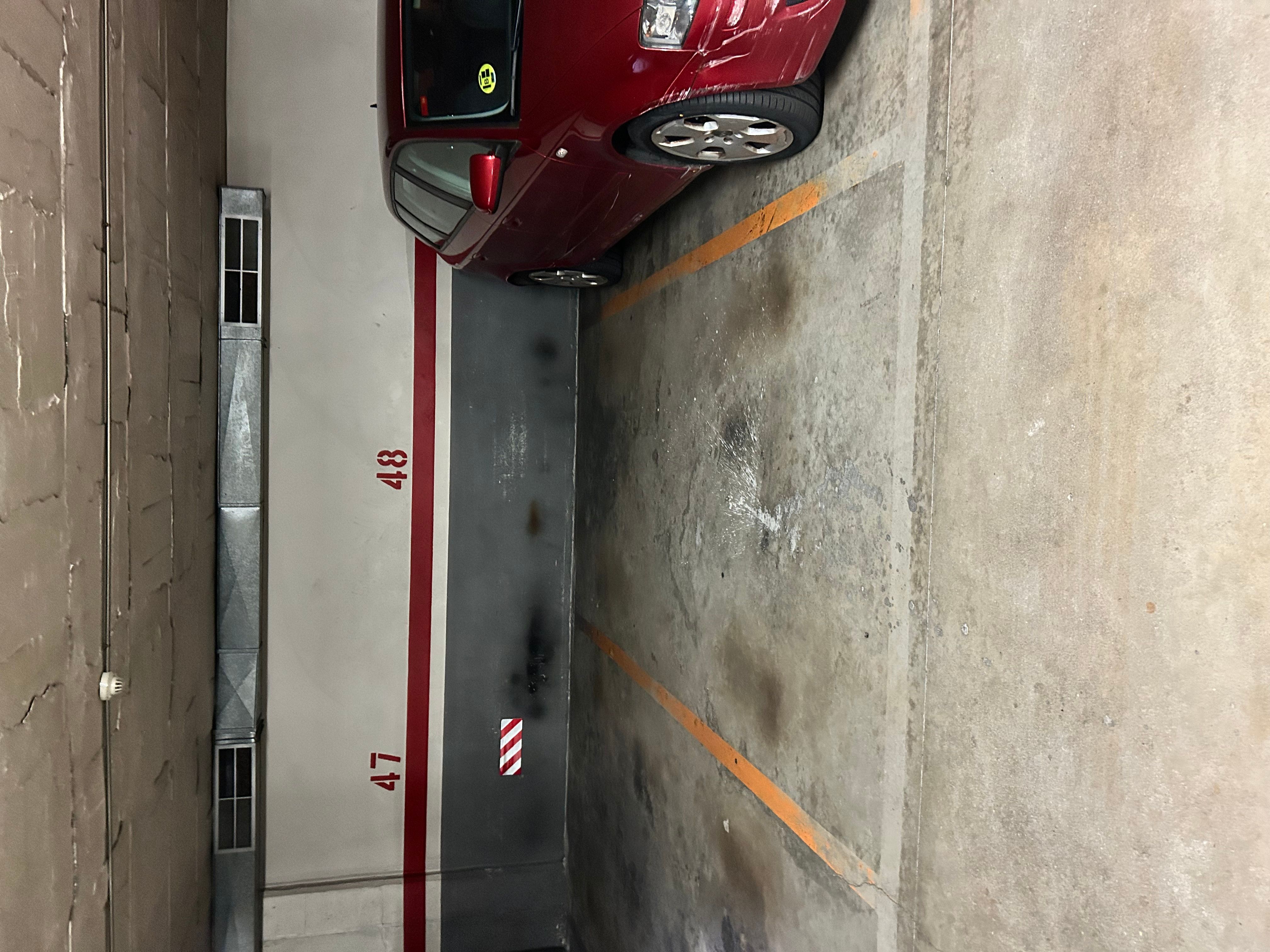 Parking space in Plaça d'Artós, 9999, Sarrià-Sant Gervasi, Barcelona — photo 2