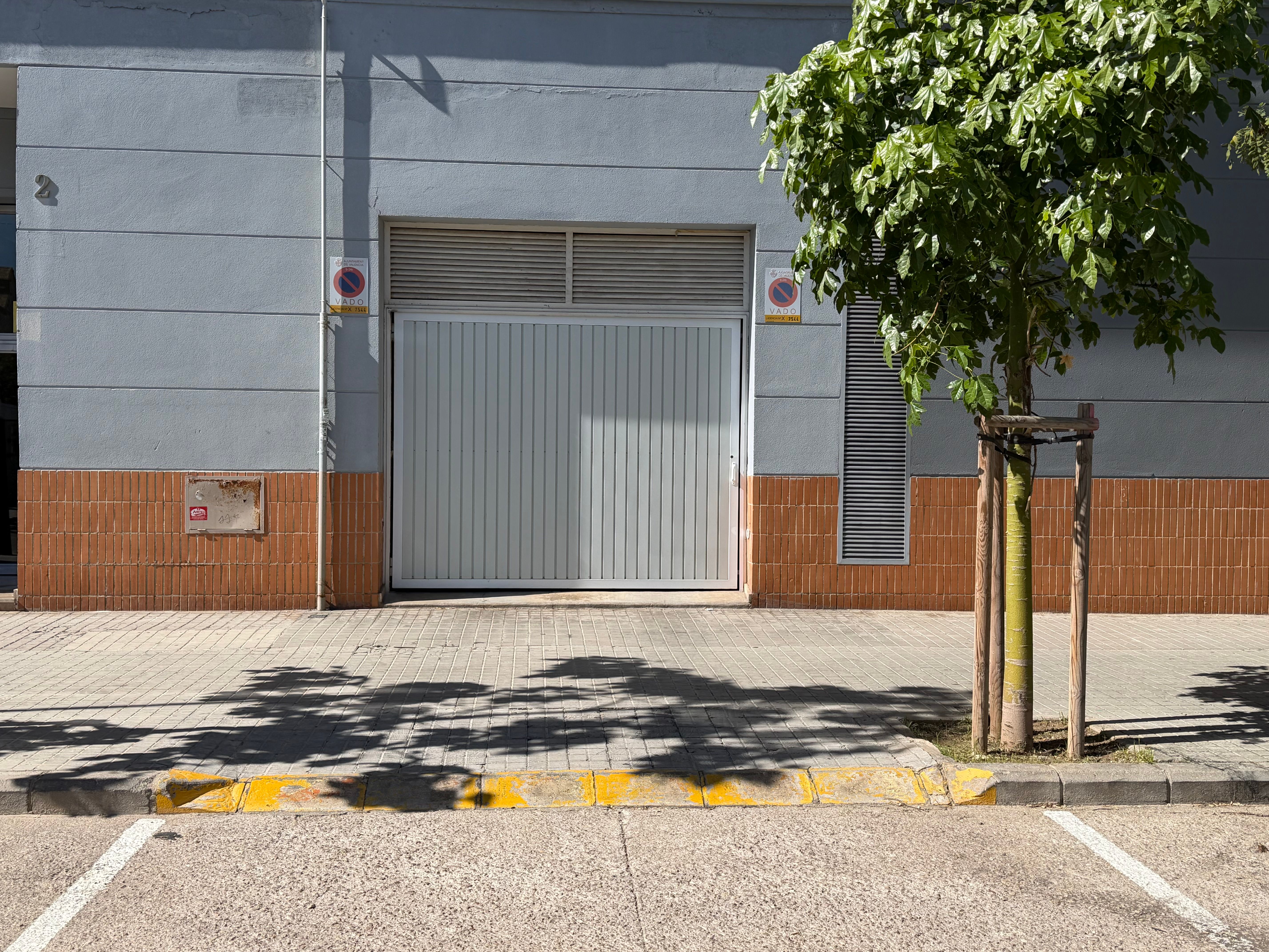 Parking space in Carrer del 3 d'Abril de 1979, 2, Camins al Grau, València — photo 3