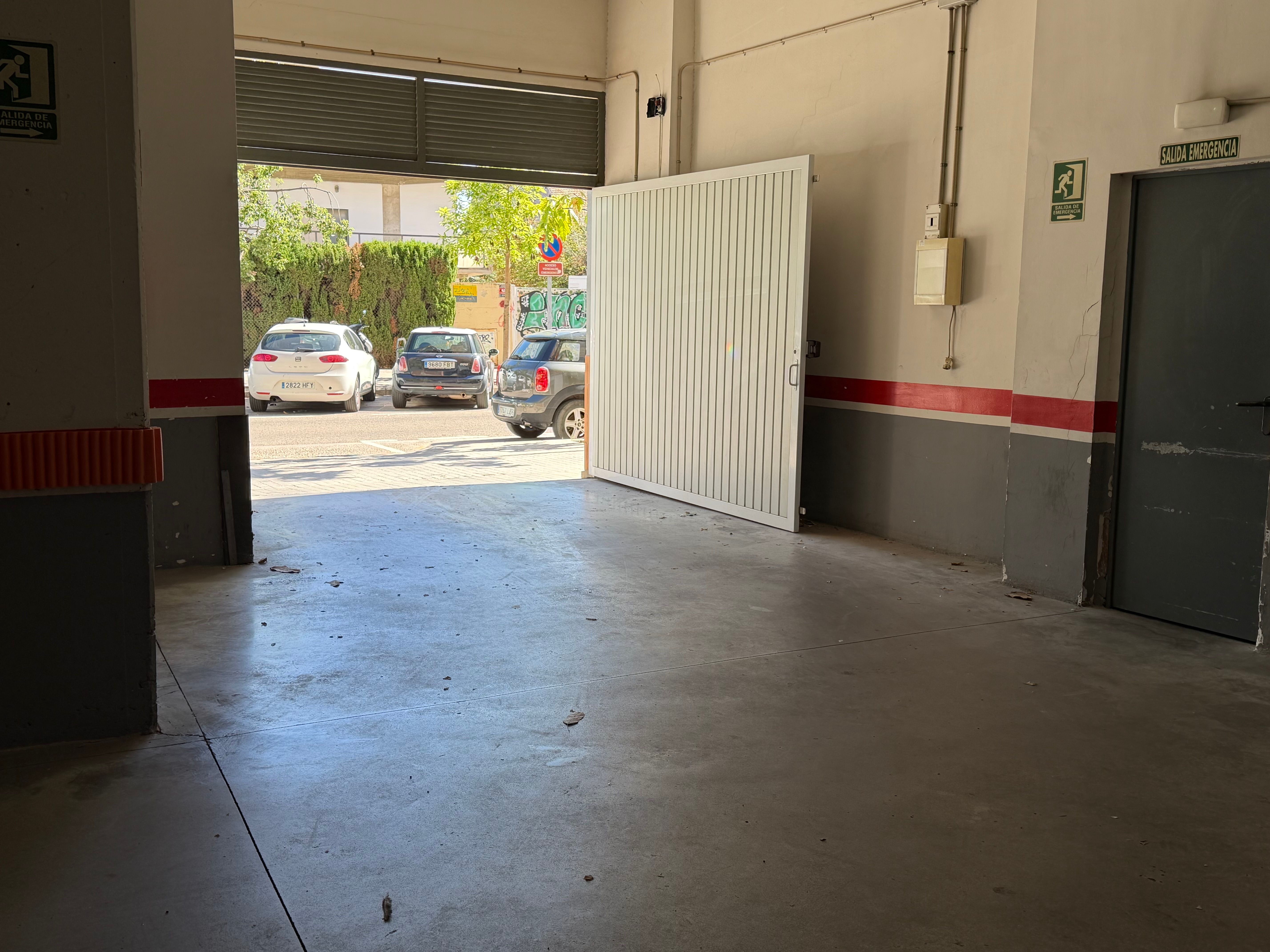 Parking space in Carrer del 3 d'Abril de 1979, 2, Camins al Grau, València — photo 2