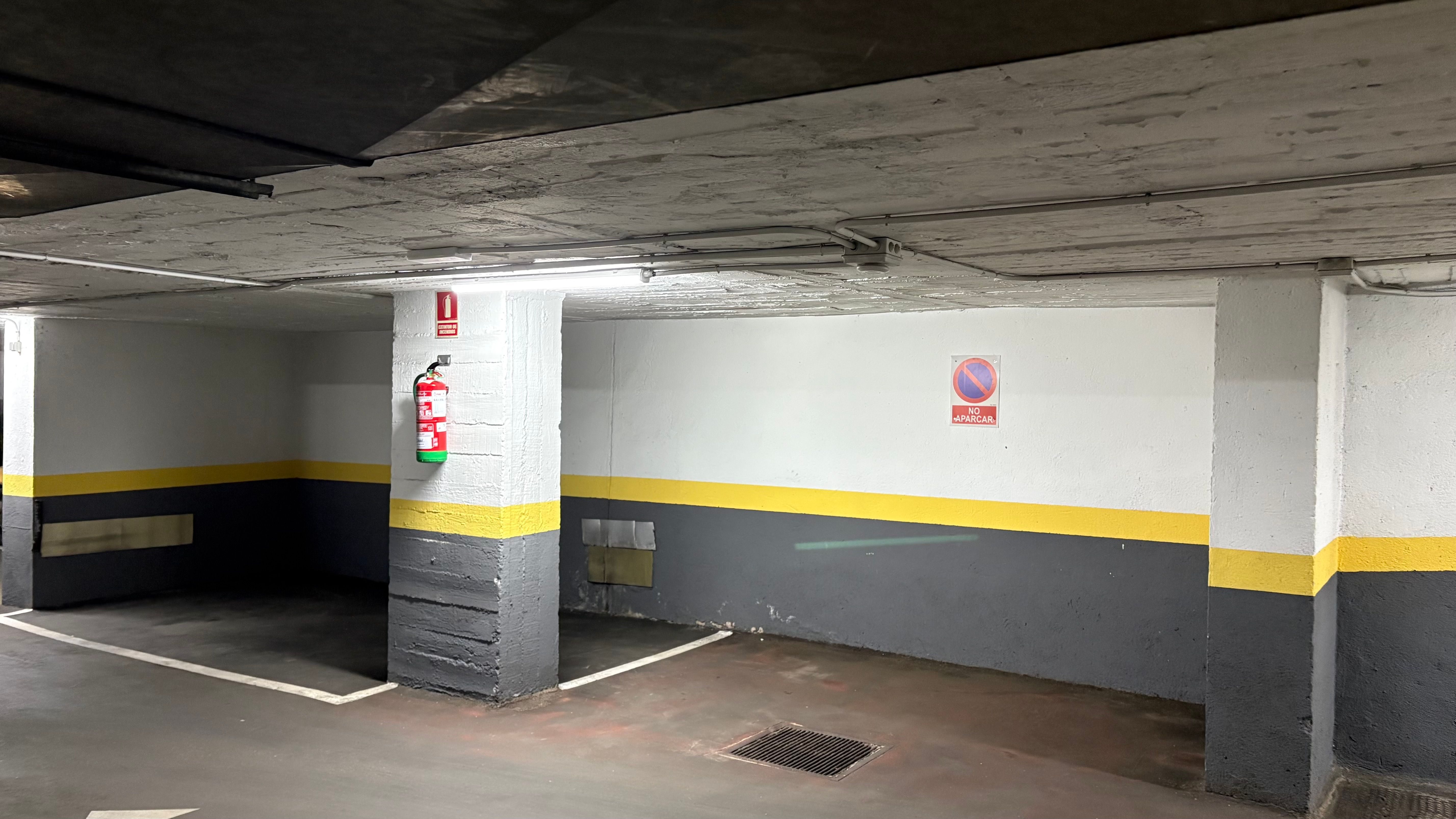 Plaza de garaje en Avenida de Badajoz, 13, Ciudad Lineal, Madrid — foto 1